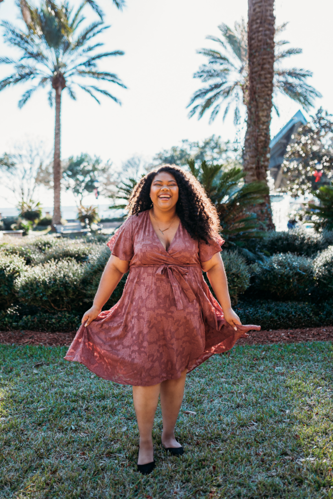Get ready for Valentine's Day with these six effortless Valentine's Day outfit ideas! All of these outfits are affordable and easy to recreate for an easy plus size Valentine's Day outfit. Click here to see all of the Valentine's Day outfits! | www.tamelad.com #valentinesdayoutfitideas #plussizevalentinesdayoutfit #plussizevalentinesoutfit #plussizevalentinesday #valentinesdayfashion